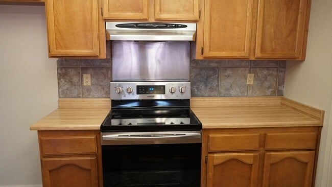 Building Photo - Charming 2 bedroom 2 bathroom home in the pocket area of Sacramento!