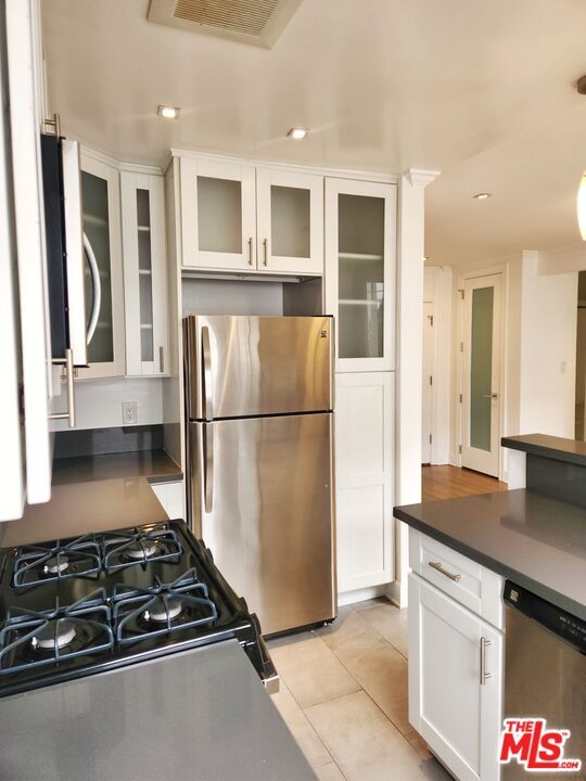 Building Photo - 136 San Vicente Blvd