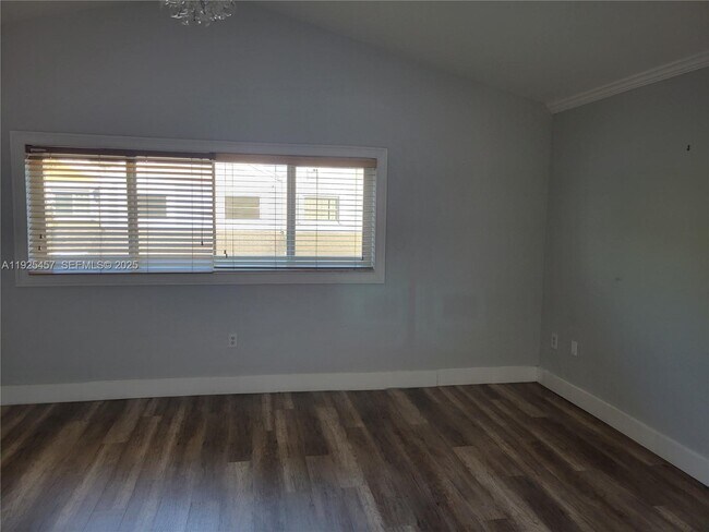 Building Photo - 1325 NW 123rd Terrace