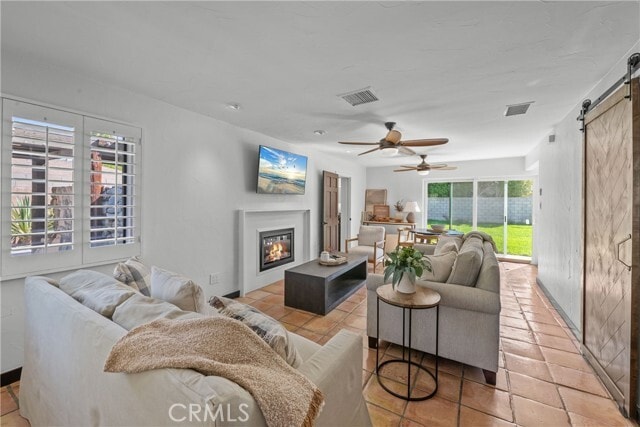 Building Photo - 642 S Mountain View Dr