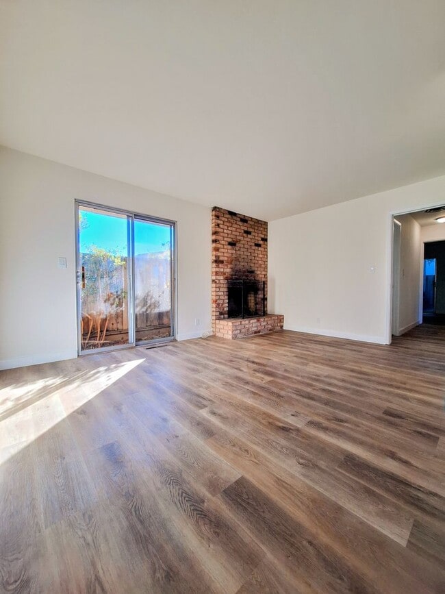 Building Photo - Harr08