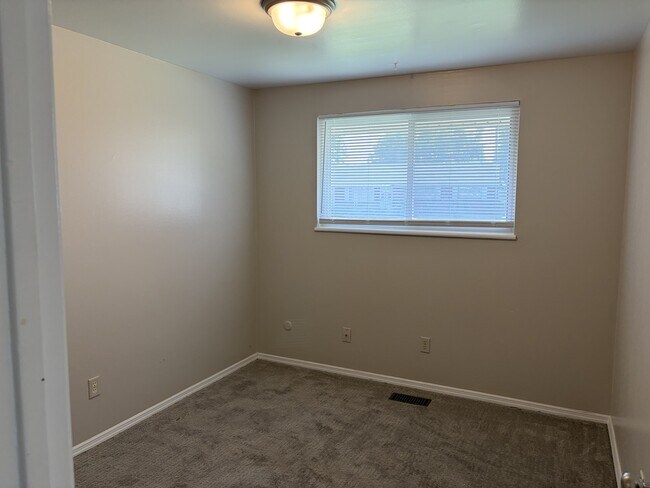 Building Photo - 7280 Cedar Knolls Dr