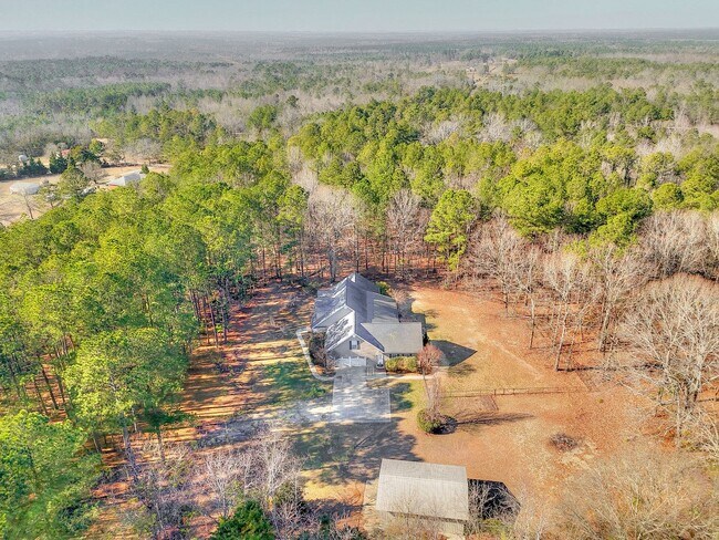 Building Photo - Large House on 3.5 Acres in Harlem