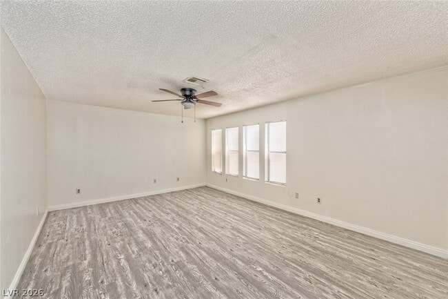 Building Photo - 2080 E Karen Ave