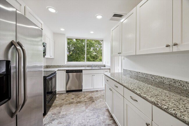 Building Photo - 49 Briar Hollow Ln
