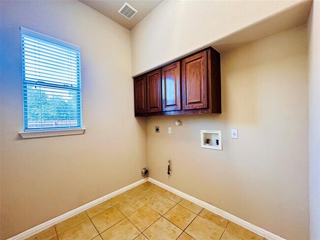 Building Photo - 2501 Farleigh Ln