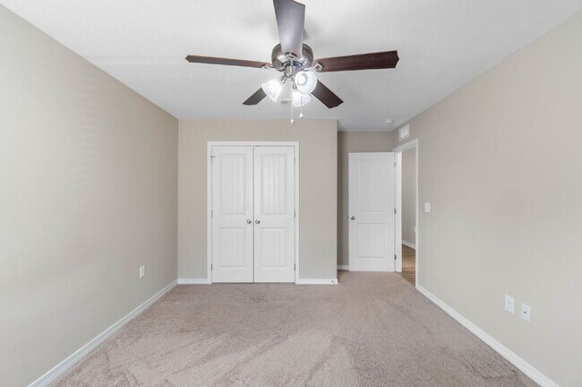Building Photo - 426 Eisenhower Dr
