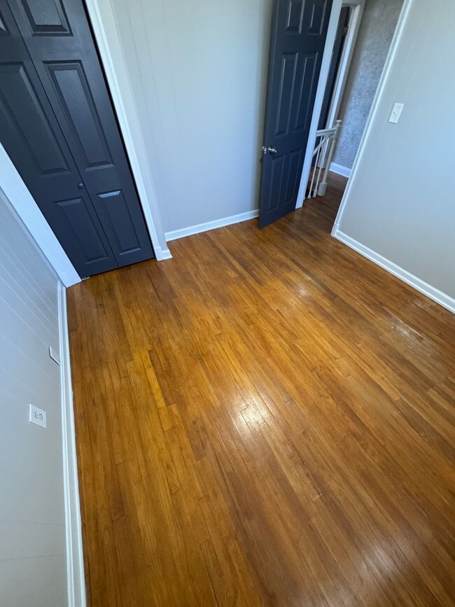 Building Photo - Super Fresh 3BR Townhome on Searles Rd for...