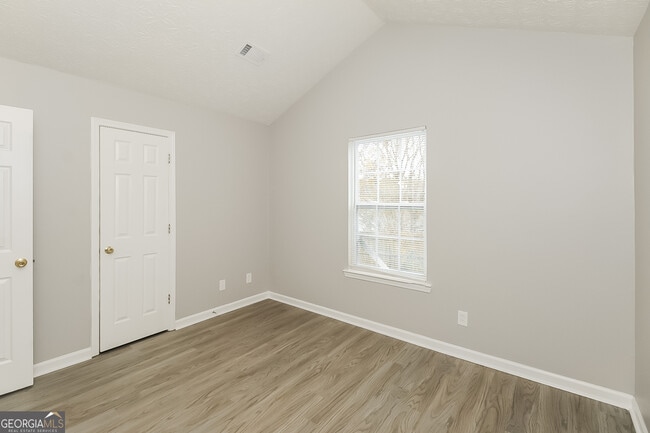 Building Photo - 358 Autumn Lake Dr