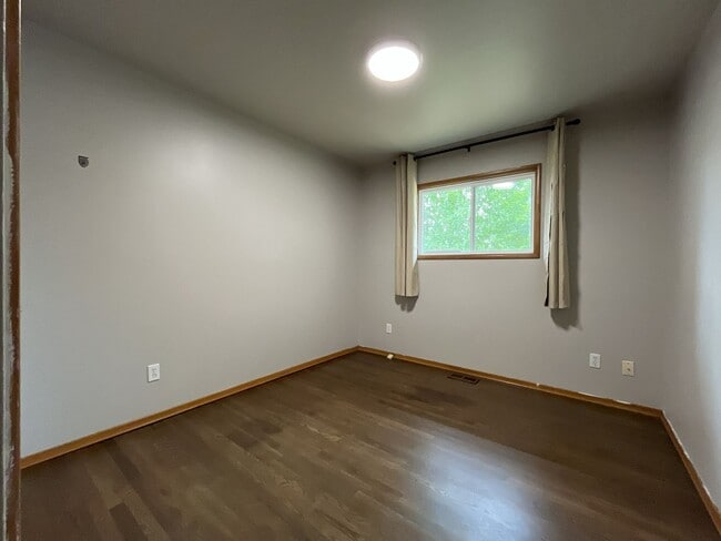 Building Photo - Beautiful 3-Bedroom West Linn Home with Bonus Room, Updated Kitchen and Large Fenced Yard