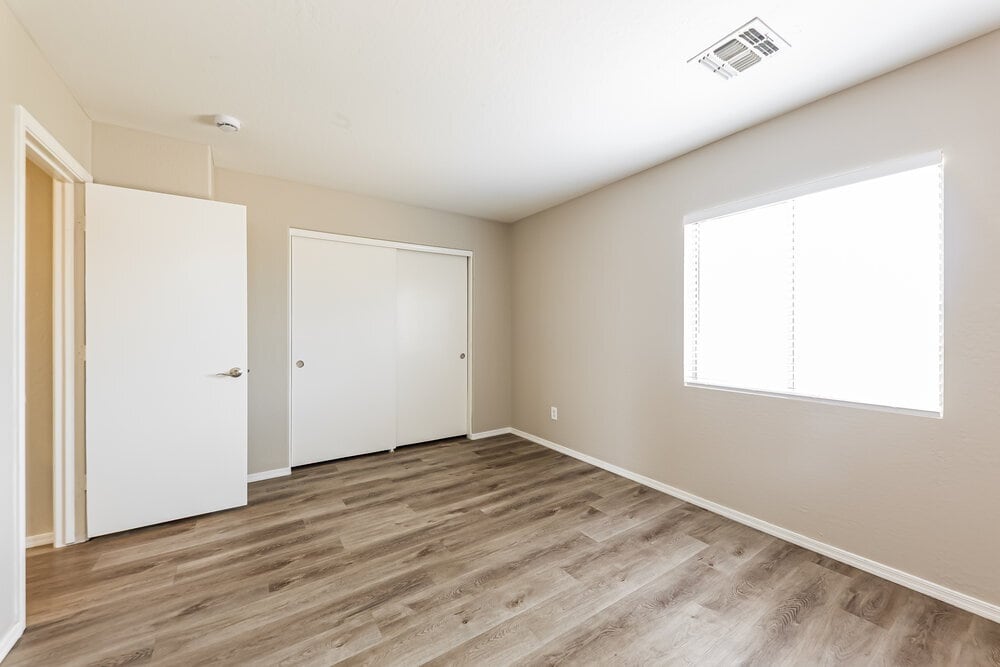 Building Photo - 12430 W Valentine Ave