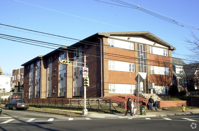 Building Photo - Forest Hill Apartments