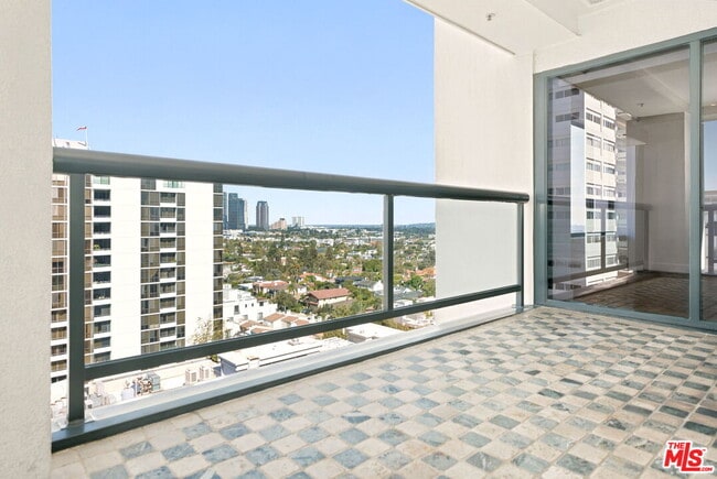 Building Photo - 10724 Wilshire Blvd