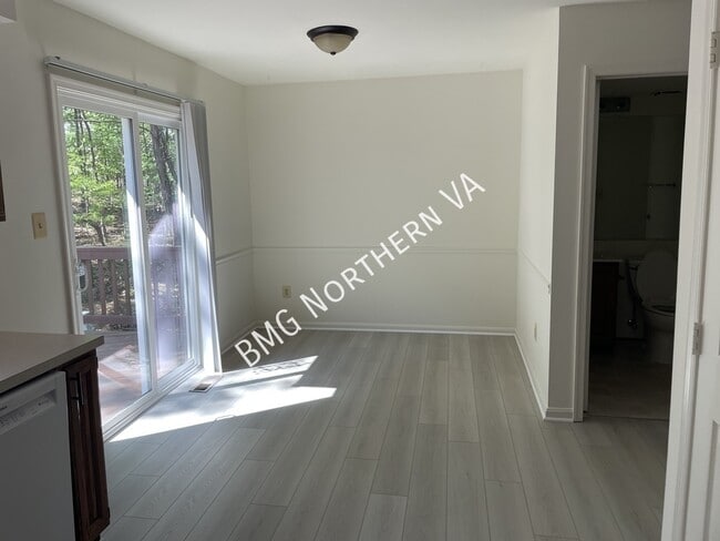 Building Photo - 865 Tall Oaks Square