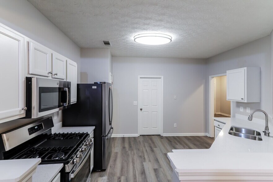 Building Photo - 565 Cool Weather Dr