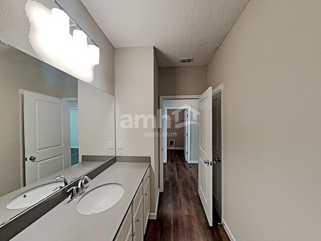 Building Photo - 204 Hemlock Pt