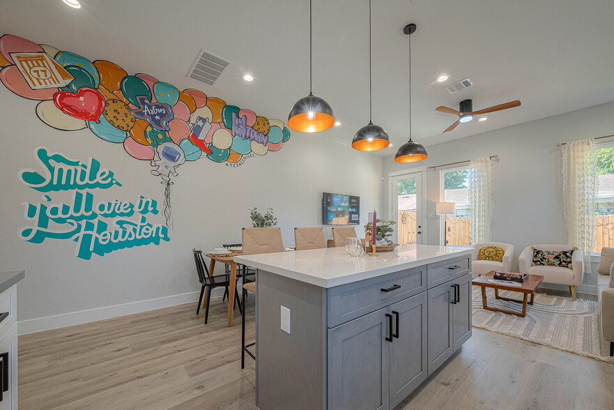 Kitchen and dining - 2105 Sam Wilson St