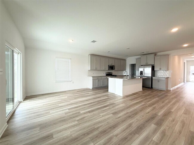 Building Photo - 15409 Flowers Vw