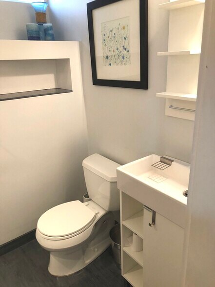 Building Photo - 19 Branch St