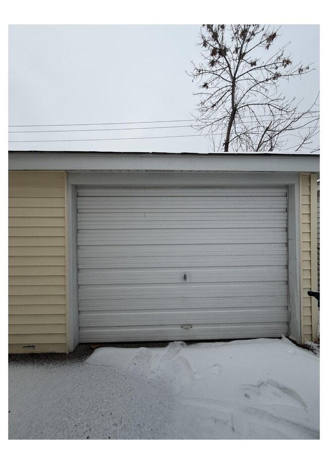 Building Photo - 4129 W 90th St