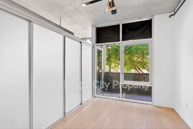 Building Photo - 1025 Island Ave