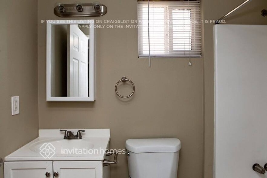 Building Photo - 2010 N Corlett Ave