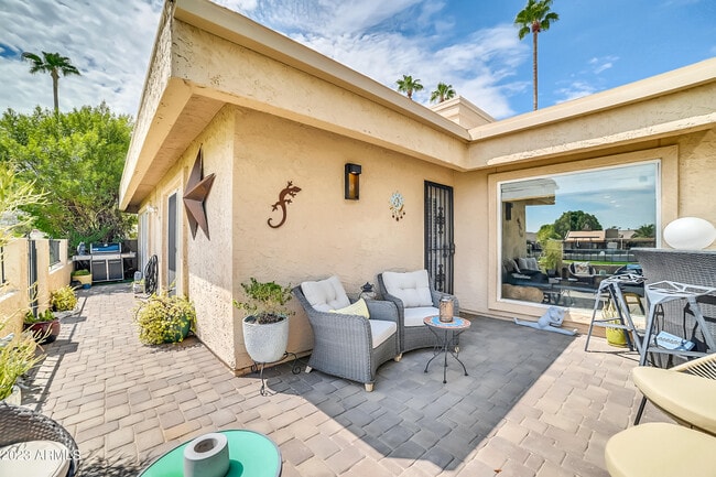 Building Photo - 8161 E Del Cuarzo Dr