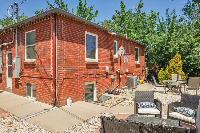 Building Photo - $2,695.00 - 3 Beds, 2 Bath, Duplex in Denv...