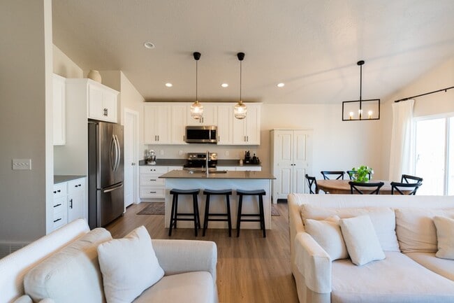 Building Photo - 2823 E Clarkstone Dr