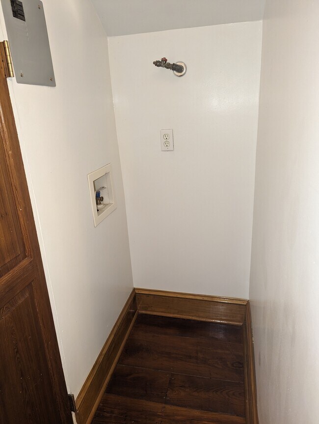 Building Photo - 5107 Dryades St