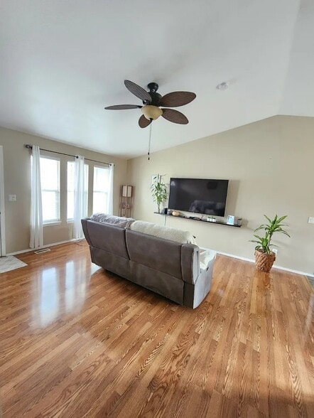 Building Photo - 875 Aspen Pl