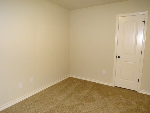 Building Photo - 7042 Lakeview Dr.