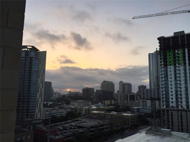 Building Photo - 112 Sandra Muraida Way