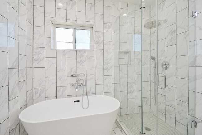 Building Photo - 147 S 66th St