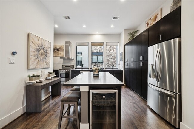 Building Photo - 1717 Silver St