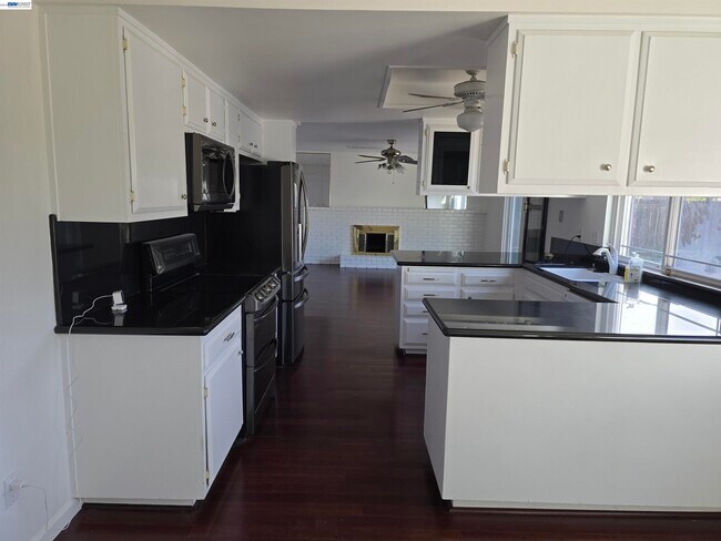 Building Photo - 34 Kingswood Dr