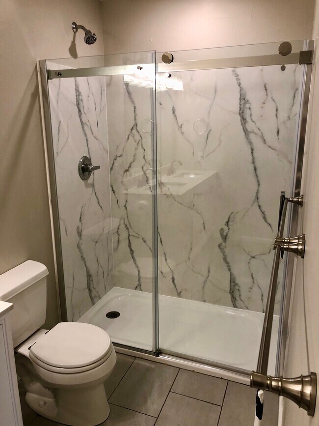 Main Bathroom - 435 S Oak St
