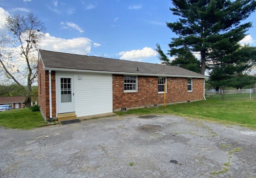 Building Photo - 218 Walcott Dr