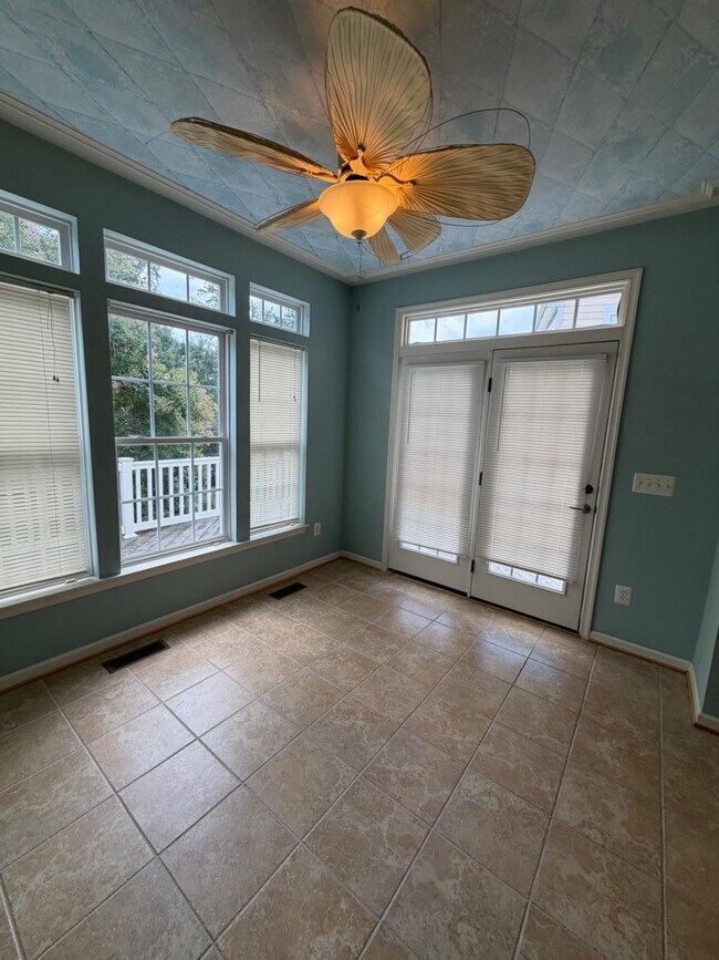 Building Photo - 701 Monroe Point Dr