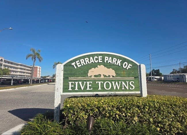 Building Photo - 5521 80th St N