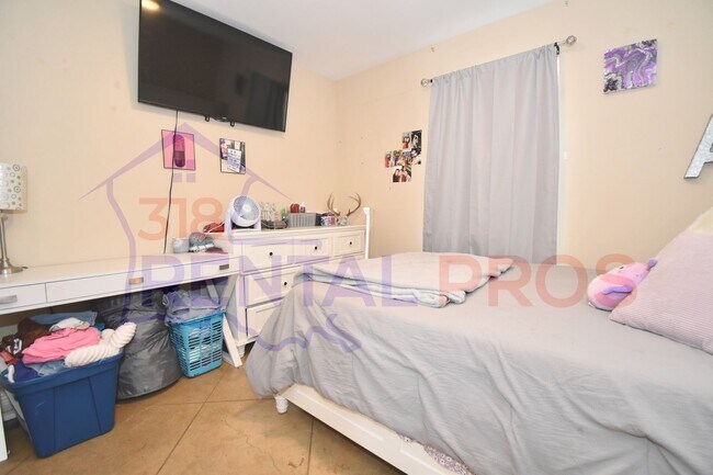 Building Photo - Three Bed, Two Bath Home in Ruston!