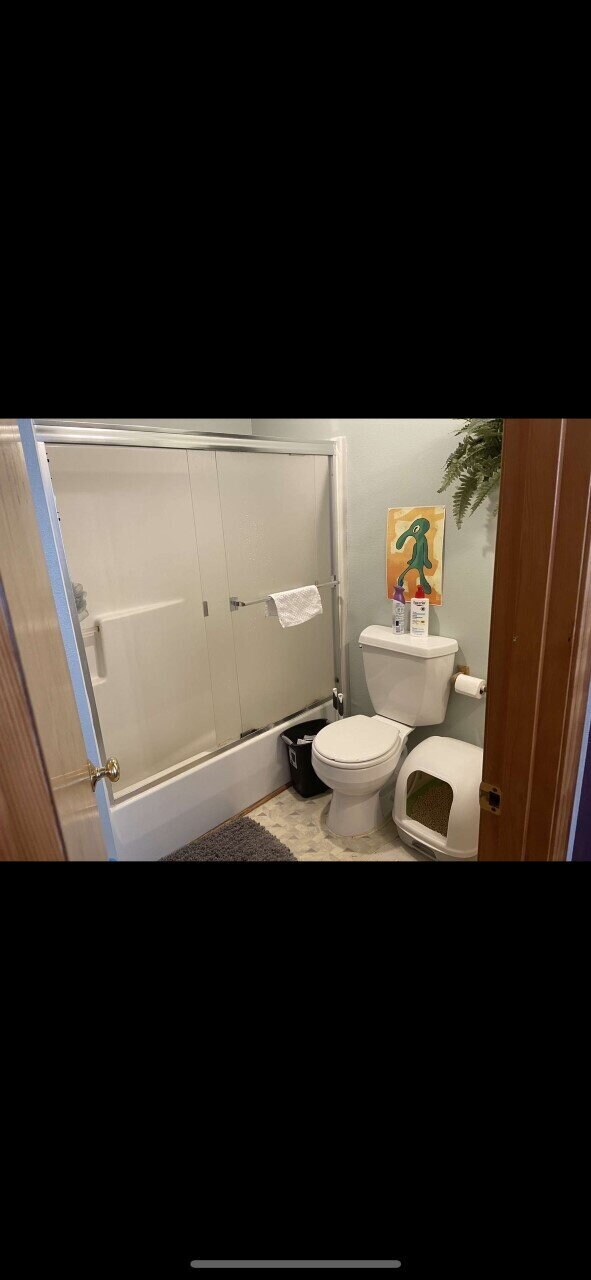 Building Photo - Steps from Campus, Minutes to Downtown – 4BR Apartment on N Forest St | Pre-Leasing July 2026