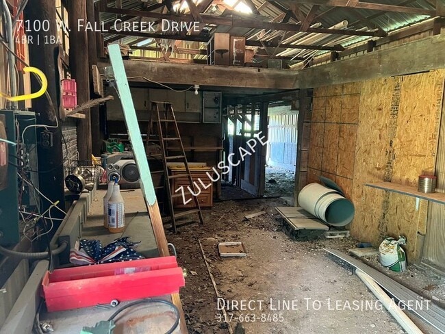 Building Photo - 7100 W Fall Creek Dr