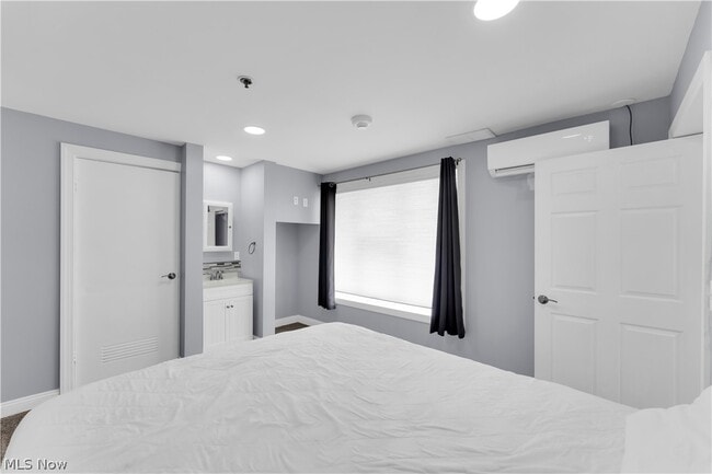 Building Photo - 797 E Market St