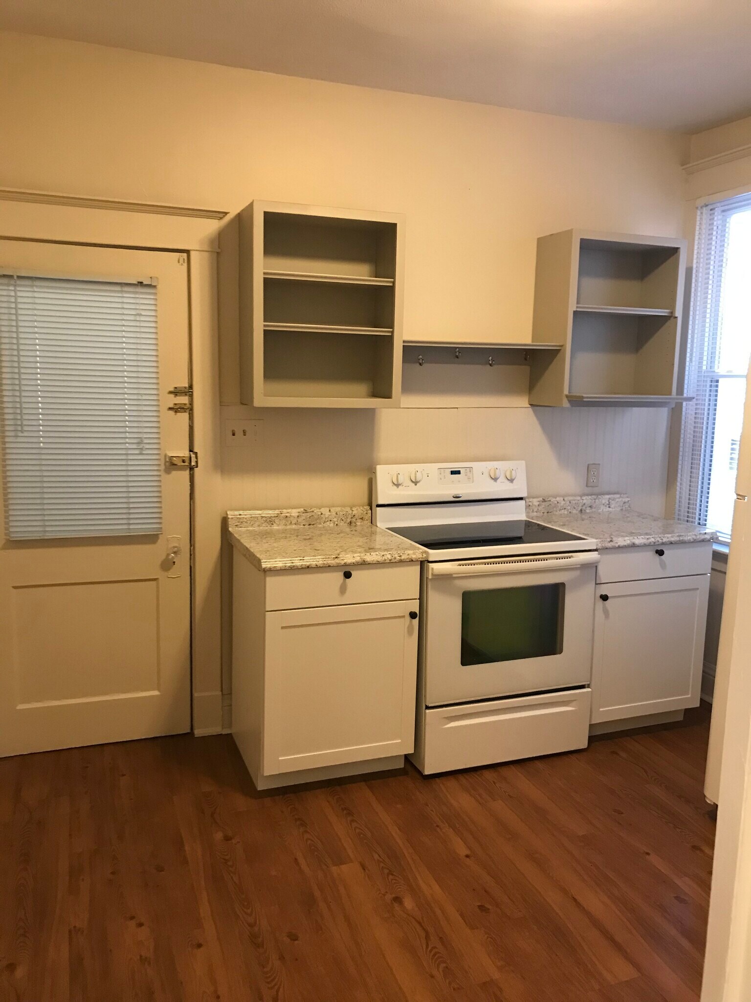 Kitchen - 605 Maple Ave