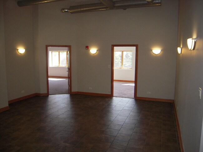 Building Photo - 16649 Oak Park Ave