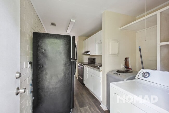Building Photo - Charming 2BR Duplex in East Point