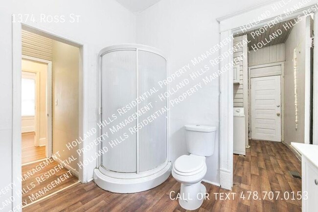Building Photo - 1374 Ross St