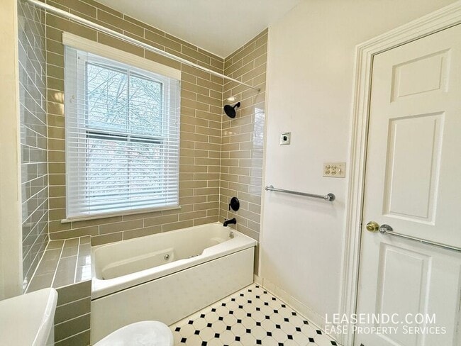 Building Photo - 1507 Vermont Ave NW