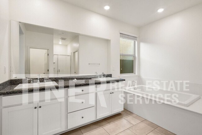 Building Photo - 3719 Edington Dr